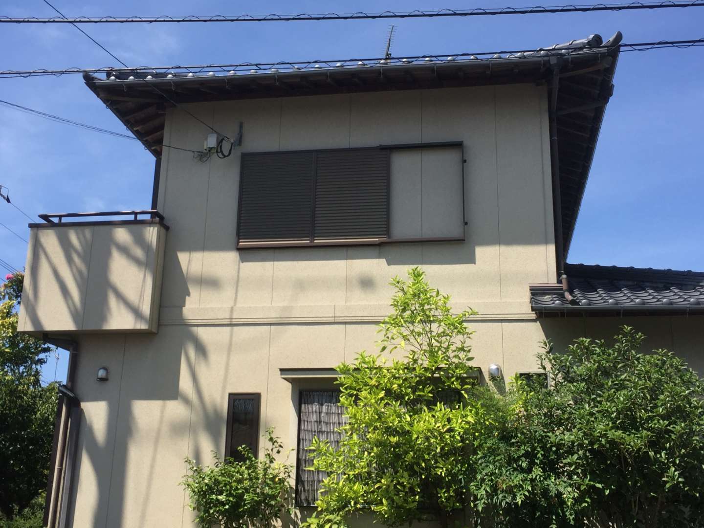 福岡県福津市 屋根瓦補修・外壁塗装・付帯部塗装・木部アク洗い 施工写真1