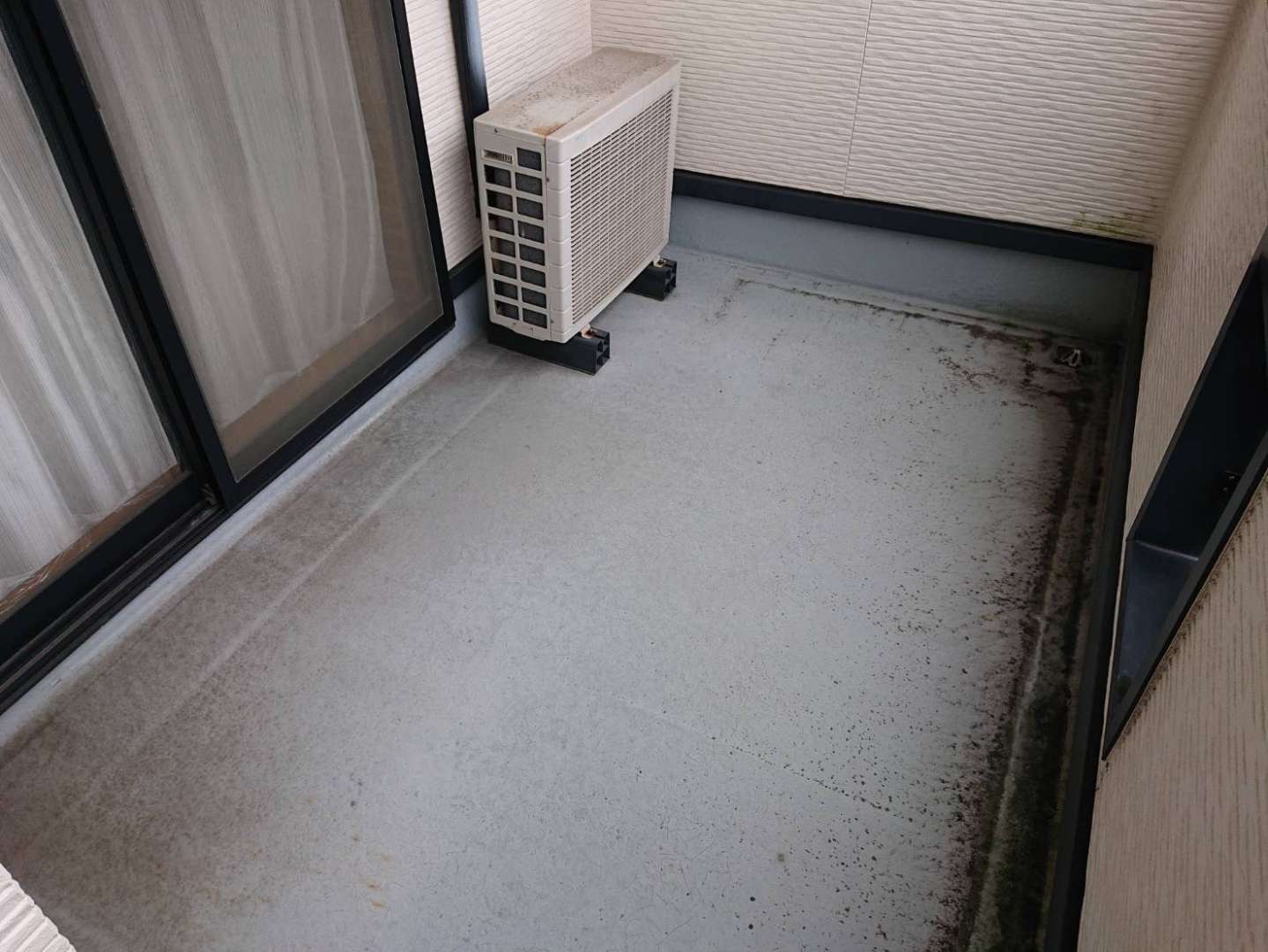 北九州市小倉南区東貫 ベランダFRP防水 施工写真1