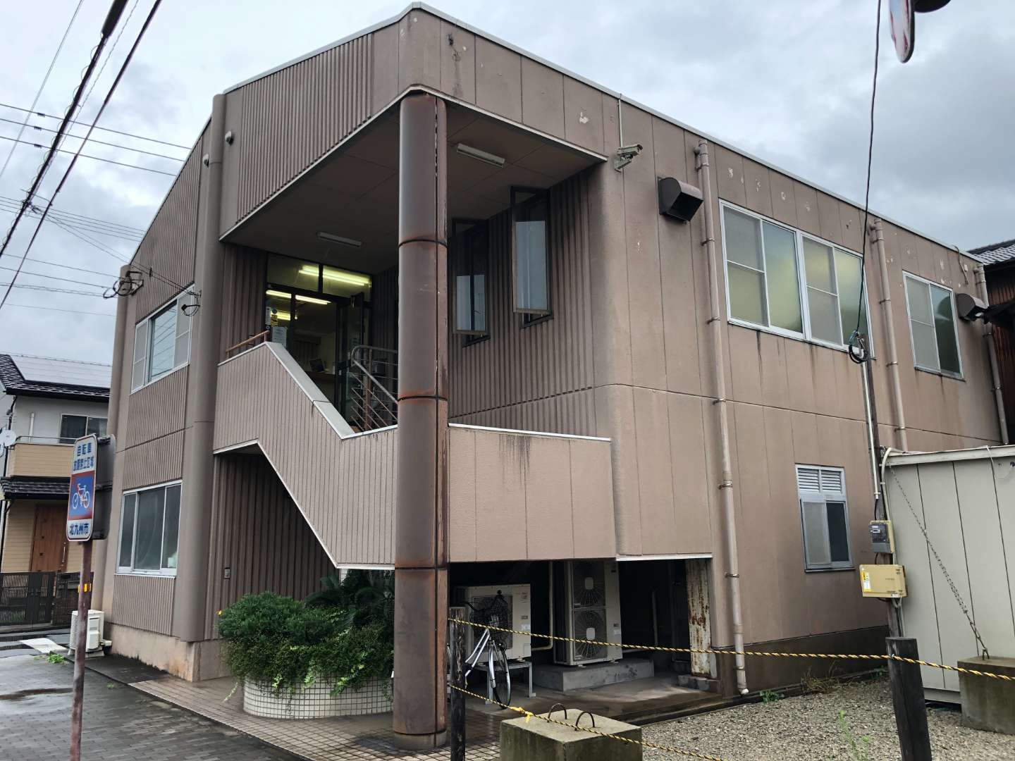 北九州市若松区 雨漏り調査・遮熱塗装・金属屋根塗装・外壁塗装・板金工事・シーリング打ち替え 施工写真1