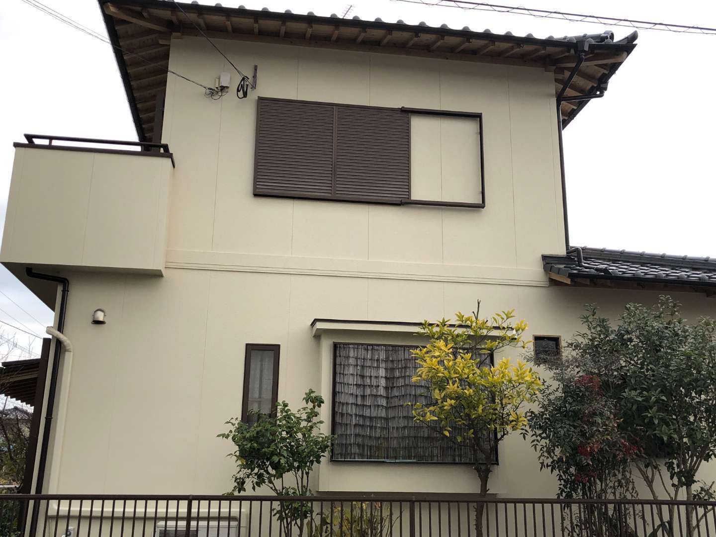 福岡県福津市 屋根瓦補修・外壁塗装・付帯部塗装・木部アク洗い 施工写真2