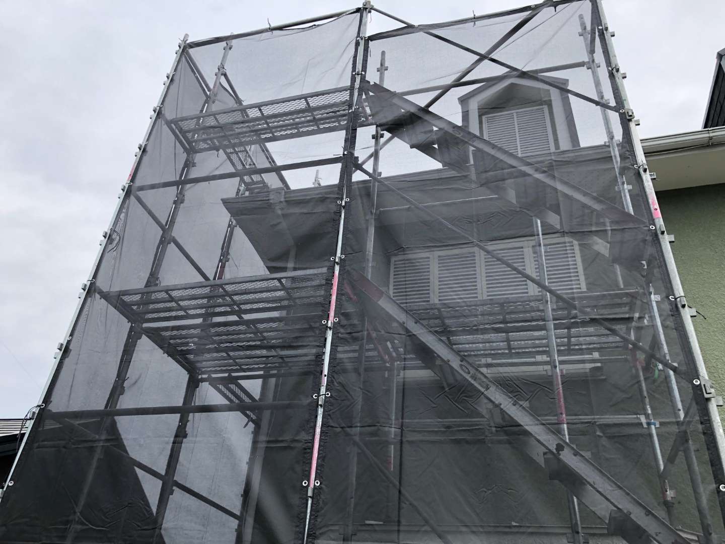 遠賀郡岡垣町 雨漏り調査・遮熱塗装・外壁補修・外壁塗装 施工写真2