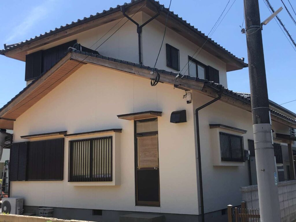 北九州市八幡西区 屋根瓦補修・遮熱塗装・外壁塗装・付帯部塗装・木部アク洗い