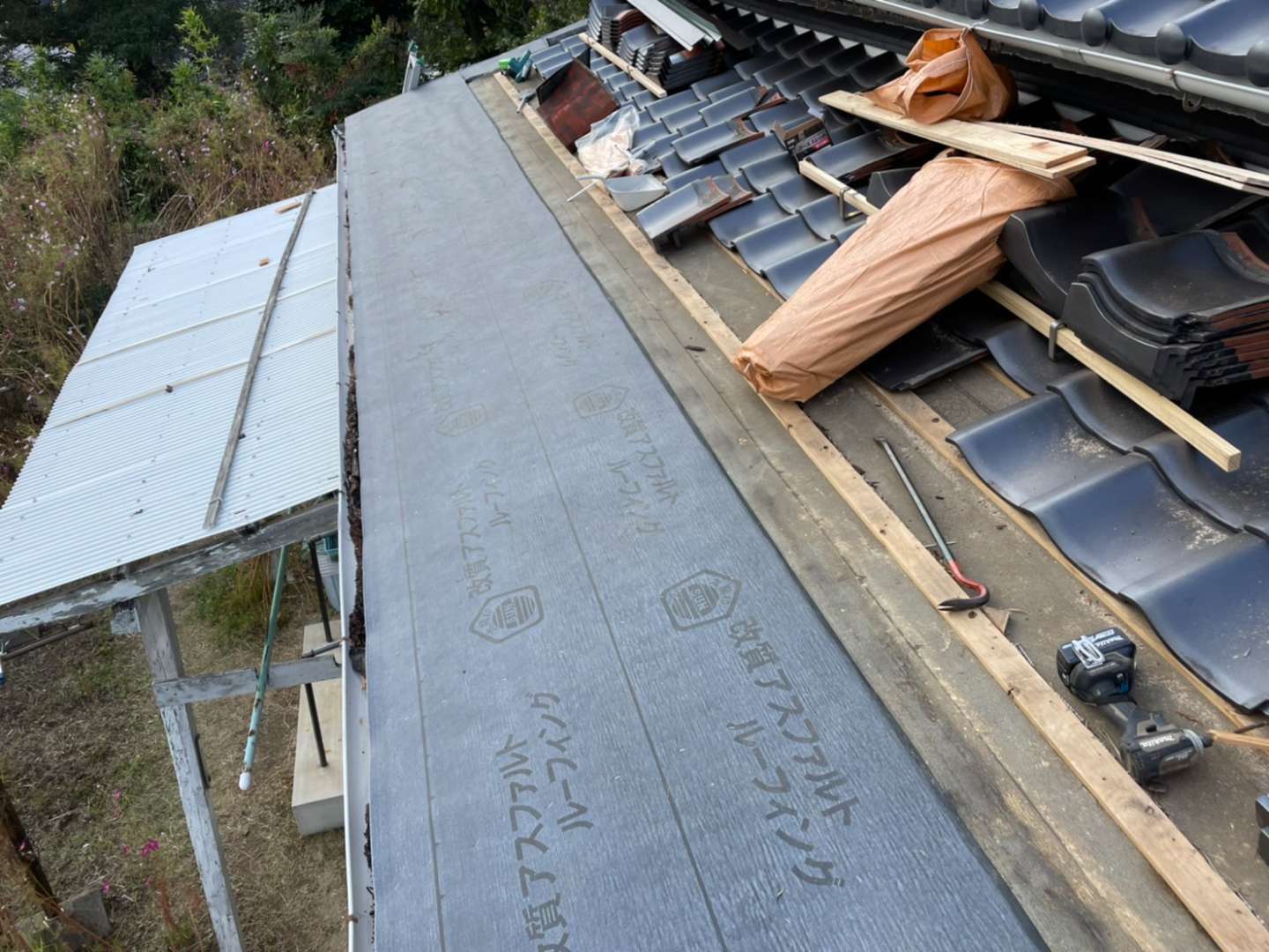 北九州市八幡東区 雨漏り調査・板金工事「谷樋交換」・屋根瓦補修 施工写真5