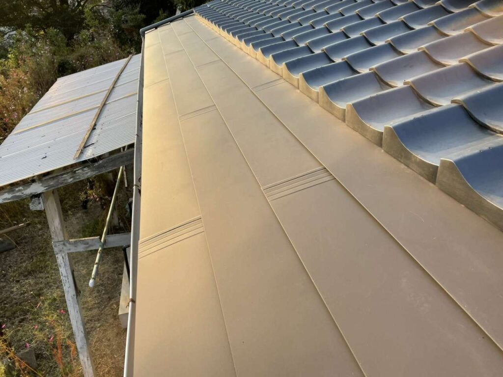 北九州市八幡東区 雨漏り調査・板金工事「谷樋交換」・屋根瓦補修