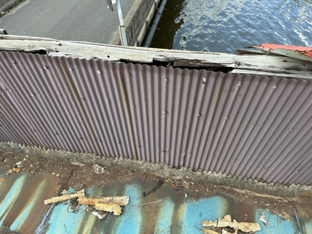 福岡県遠賀郡水巻町樋口 雨漏り対応工事・瓦棒屋根張り替え工事・屋根板金工事・雨樋交換(施工前)